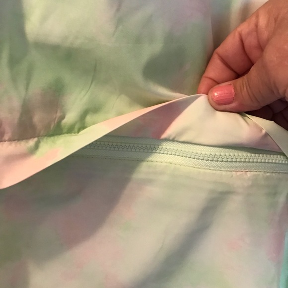 Light weight pants with zippers to turn into shorts. - Picture 2 of 4